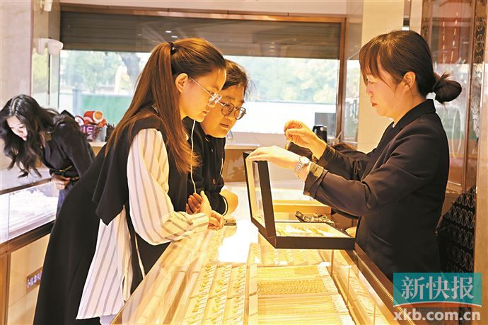 年轻群体贵金属投资_贵金属专家分析_贵金属投资低门槛社交化